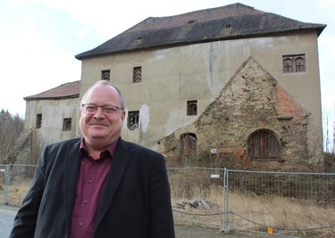 Schloss Dölau bei Greiz. Landtagsabgeordneter Dirk Bergner (FDP) fordert den Freistaat Thüringen auf, das Schloss zu retten. 