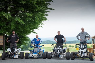 Quadfahrer aus Überzeugung (v.l.n.r.): Matthias Opel (37) aus Meißen, Thomas Gernhardt (42) aus Freital, Hendrik Massel (22) aus Weinböhla und Enrico Seipelt (39) aus Chemnitz.
