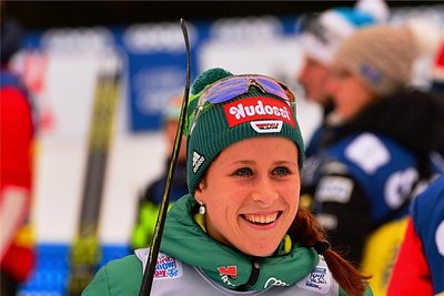 Skilanglauf, Katharina Hennig: Die 22-Jährige vom WSC Oberwiesenthal bewies mit den Plätzen zehn und zweimal neun bei den Weltcups in Toblach, Oberstdorf und Otepää ihre Stärken im Distanzbereich. Zwänge der Vergangenheit, bei jedem Langlauf-Weltcup der Olympia-Norm hinterherzuhecheln, mussten diesmal nicht eingegangen werden. Stattdessen holte sich die Sportsoldatin, die den letzten WM-Test in Cogne (Italien) erkältet absagen musste, mit Bronze bei der U-23-WM Selbstvertrauen für die große WM in Seefeld. tp