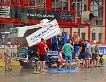 Besonders bei den jüngeren Besuchern hoch im Kurs stand die Eisbearbeitungsmaschine.