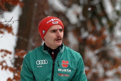 Skispringen, Richard Freitag: Nach dem besten Winter seiner Karriere lief es bis zur WM-Generalprobe in Willingen noch nicht rund für den Breitenbrunner. Doch mit den besten Ergebnissen des Winters (6./4.) und einem Superflug im letzten Wettkampfsprung reist der 27-jährige WM-Dritte im Skifliegen mit gutem Gefühl an. Die Bergiselschanze liegt ihm. In Innsbruck feierte Freitag einen seiner acht Weltcupsiege. Rang acht zur Tournee am 4. Januar war sein bestes Saisonresultat, bis in Willingen der Knopf aufging. Hat der Sportsoldat nochmal die Kurve bekommen?
