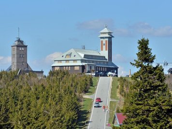 Das Plateau des Fichtelberges (1215 Meter) ist ein beliebtes Ausflugsziel bei Touristen in Sachsen.