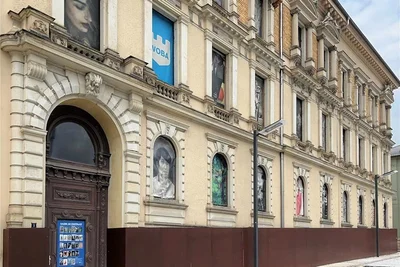Der Stadtpalast Solbrigplatz 1. Hier will der OB das neue Gesundheitszentrum einrichten.