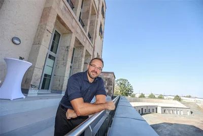 Der Leiter Christian Pöhler und sein Team vom Olympiastützpunkt Chemnitz sind die neuen Nutzer des Marathonturms. Sie betreuen aktuell rund 100 Bundeskader.