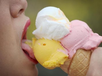  
          Nach dem schweren Saisonstart durch die Corona-Pandemie hoffen die Eisverkäufer nun auf einen besseren Sommer.