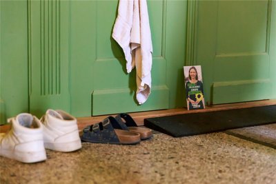 Wenn die Türen verschlossen bleiben, lässt Cavazzini trotzdem Flyer da.