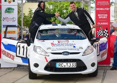 Das Ehepaar Jan und Ivonne Horlbeck holten mit ihrem Ford Fiesta in ihrer Rennklasse den 2. Platz bei der AvD-Sachsen-Rallye, die am Wochenende in ihrer Heimat, im Vogtland Station machte.