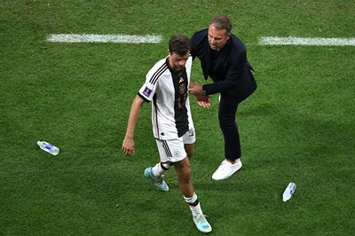Deutschlands Trainer Hans-Dieter Flick und Deutschlands Thomas Müller.