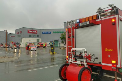 Mehrere Feuerwehrfahrzeuge wurden am Samstagfrüh zur Sachsen-Allee in Chemnitz geschickt.