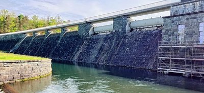 Fünf Jahre später fließt die Weiße Elster wieder friedlich. Für das nächste Hochwasser ist man gut vorbereitet. 
