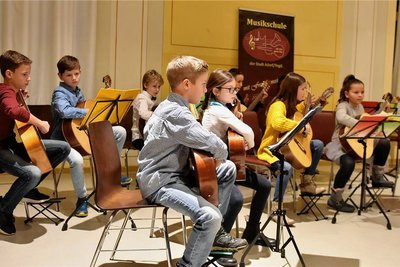 An der Städtischen Musikschule Adorf sollen die Jahresgebühren steigen. Grund ist mehr Lohn für die Lehrer.