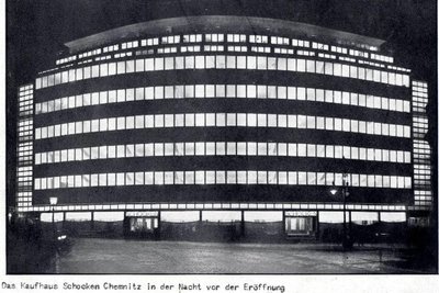 Das Kaufhaus Schocken in Chemnitz kurz vor seiner Eröffnung am 15. Mai 1930.