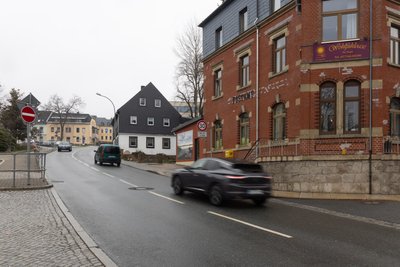 Ein Kritikpunkt der Polizei: Aus Richtung Markt kommend, ist die Sicht auf wartende Fußgänger durch die vorherige Kurvenlage unzureichend.