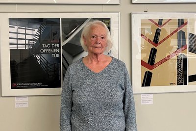 Sonja Gruß lernte von 1953 bis 1955 im Kaufhaus Schocken in Chemnitz. Danach war sie dort 15 Jahre lang als Verkäuferin von Gardinen, Deko und Teppichen tätig.