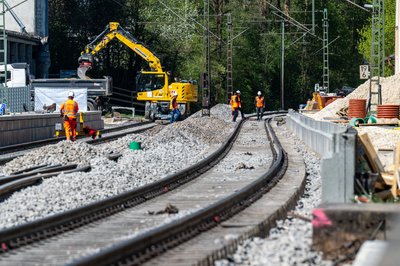 Bauarbeiten bei der Bahn: Der Bundestag hat drei Projekten in Bayern, Sachsen und Schleswig-Holstein zugestimmt