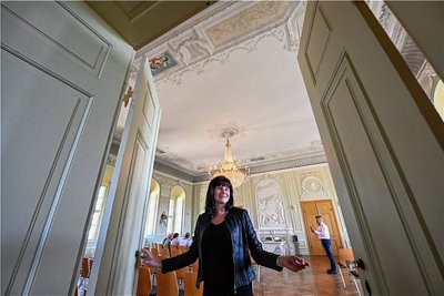 130 Ehepaare geben sich jedes Jahr in Limbach-Oberfrohna das Ja-Wort. Laut Standesbeamtin Christine Roßmann ist der Festsaal des Schlosses Wolkenburg bei den Paaren besonders beliebt.