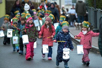 Mehr als 170 kleine Bergfrauen und -männer liefen bei der Kinder-Bergparade in Brand-Erbisdorf mit.