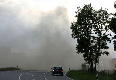 Staubwolke auf der A4