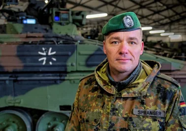 Oberstleutnant Thomas Spranger führt seit März 2021 als Kommandeur das Panzergrenadierbataillon 371 in Marienberg. Im Interview spricht er auch über die 65-Millionen-Euro-Pläne für die Erzgebirgskaserne. 