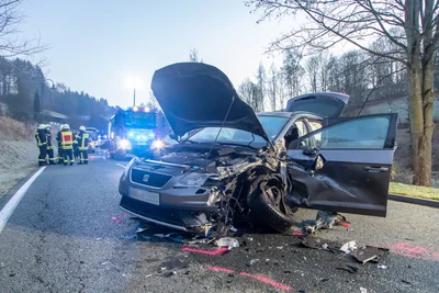 Ein Seat und ein Transporter sind am Freitagmorgen auf der S 211 in Großrückerswalde kollidiert.