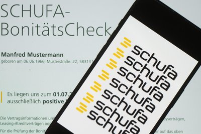 Den neuen, vereinfachten Score der Auskunftei Schufa sollen auch Laien ohne großen Aufwand nachrechnen können und damit Auskunft über ihre eigene Kreditwürdigkeit bekommen.