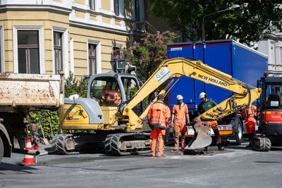 Viele Trümmerteile mussten per Hand weggeräumt werden, um nach möglichen Opfern suchen zu können. 