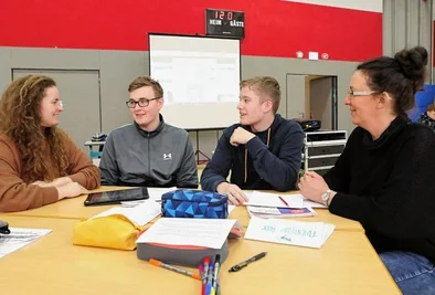 Referendarin Rebekka Lorenz (.) und Englischlehrerin Susan Neubert freuen sich über den Schüleraustausch, der auch Nick Herold (r.) und Eoin Ryan zusammenführte. 
