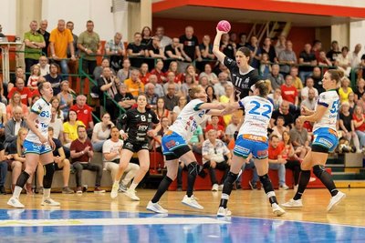 Auf die erfolgreichste Zwickauer Saison-Torschützin Ema Hrvatin (am Ball) war auch am Mittwoch gegen Göppingen Verlass. 