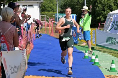 Milena Lindner vom Landesgymnasium für Sport in Leipzig lief als schnellstes Mädchen ins Ziel.