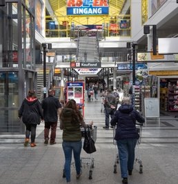 Der Einzelhandel führt die Liste der Berufswünsche bei den Jugendlichen an. Dort sind auch alle freien Stellen schon so gut wie besetzt.
