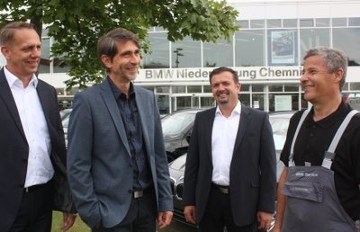 BMW-Niederlassungsleiter Helmut Heyne mit den Mitarbeitern Olaf Bahlcke, Matthias Miesel und Andreas Schönfeld (v.l.).