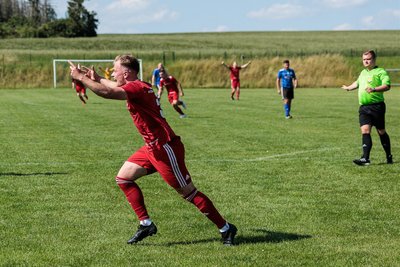 Karl Handke (v.) schnürte am letzten Spieltag einen Viererpack.