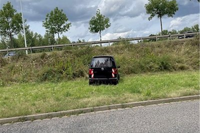 Sieht wie ein Unfall aus, war aber keiner: Das Fahrzeug gehört dem Stadtordnungsdienst Chemnitz.