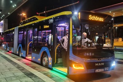 Um Umwelt und Klima zu schonen, setzt die CVAG aktuell vor allem auf Gas-Hybrid-Busse. 30 dieser Fahrzeuge werden seit Februar nach und nach in Dienst gestellt.