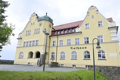 Das Schönecker Rathaus. Ehrenamtliche Arbeit wird in der Stadt künftig besser vergütet.