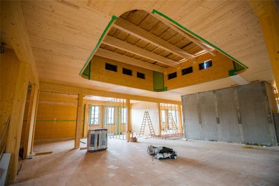 Blick in die neue Volksbank-Filiale in Aue: Am Mittwoch wird auf der Baustelle Richtfest gefeiert.