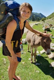 Hobbykünstlerin Jenny Schnee auf Trekkingtour durch den Terskej Alatau, einer Region im Hochgebirge des Tienschan. 
