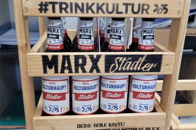 Die Chemnitzer Brauerei Marx-Städter musste für das Kulturhauptstadt-Logo auf dem Etikett ihrer Sonderedition „Kulturhauptstädter“ eine Lizenzgebühr bezahlen.