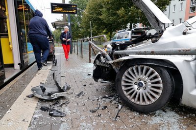 Passanten beobachteten den Unfall, wurden dabei aber nicht verletzt.