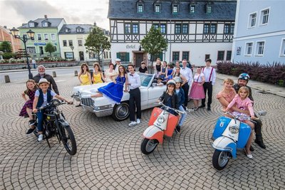 Bei den Sommer-Oldies in Zwönitz werden nicht nur tolle Tanz-Shows zu sehen sein. Auch die Freunde von Oldtimern kommen auf ihre Kosten. Hier ein Foto von der Auflage 2021.