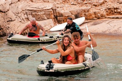 Saßen bei der neuen ProSieben-Kuppelshow "Der Heiratsmarkt" in einem Boot: die Leipzigerin Juliette und Philippe aus Bad Segeberg. Aber ob es wirklich zwischen den beiden gefunkt hat? 
