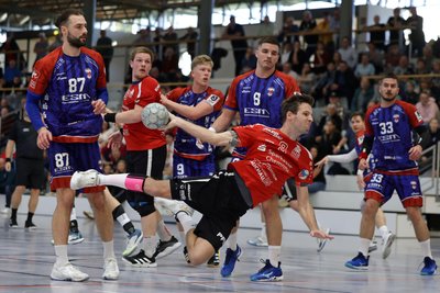 Franz Schmidt (am Ball) und der HC Glauchau/Meerane treffen auf den Drittliga-Absteiger aus Bernburg.