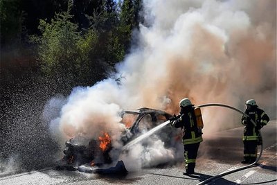 Die Kameraden der Feuerwehr Marienberg haben den Brand schnell unter Kontrolle gebracht. 