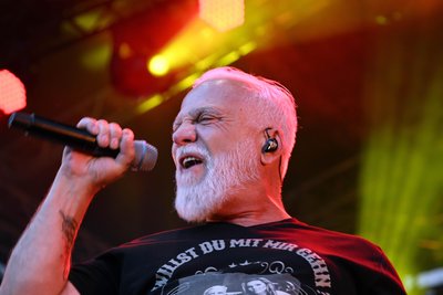 Nino de Angelo rockt 2026 die Bühne in Plauen. Auch andere Stars haben sich angekündigt.