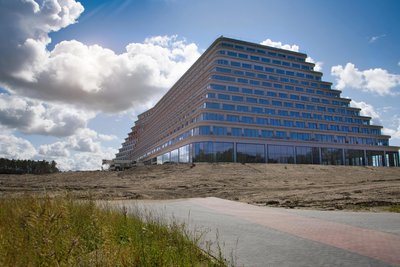 Das neue Hotel in Pobierowo sieht von außen schon seit Jahren so gut wie fertig aus. Die Eröffnung wurde aber immer wieder verschoben.
