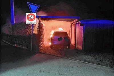 Das brennende Auto befand sich auf einem Privatgrundstück in Burgstädt. 