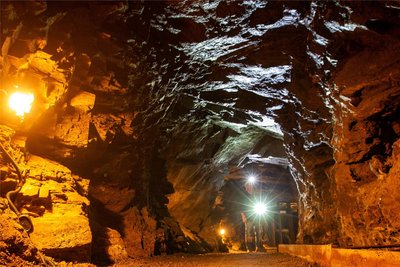 Im Besucherbergwerk „Ewiges Leben“ leuchtet es bereits. Von dort startet am Dienstag der Licht’l-Umzug zum Altmarkt.