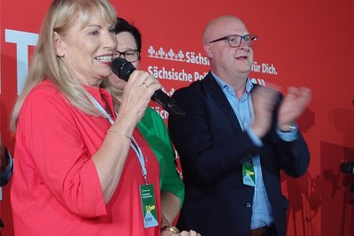 Die SPD-Spitzenkandidatin Petra Köpping und der Parteichef der Sachsen-SPD bei der Wahlparty im Herbert-Wehner-Haus in Dresden.