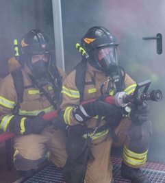 Im FTZ wollen die Kameraden aus Oelsnitz, Neuwürschnitz und Chodow unter anderem die Brandbekämpfung unter Atemschutz trainieren. 
