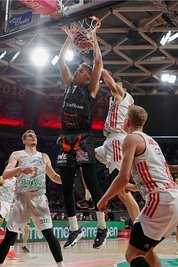 Der gebürtige Chemnitzer Jonas Richter (hier im ersten Playoff-Spiel beim FC Bayern München) hat in den vergangenen Jahren eine starke Entwicklung bei den Niners Chemnitz genommen und gilt als heißer Kandidat für die Nachfolge von Malte Ziegenhagen als Mannschaftskapitän. Auch Gordon Herbert, Trainer der deutschen Nationalmannschaft, habe ihn auf dem Zettel, verriet Richter. "Er hat mich ein paarmal angerufen", so der Chemnitzer. 